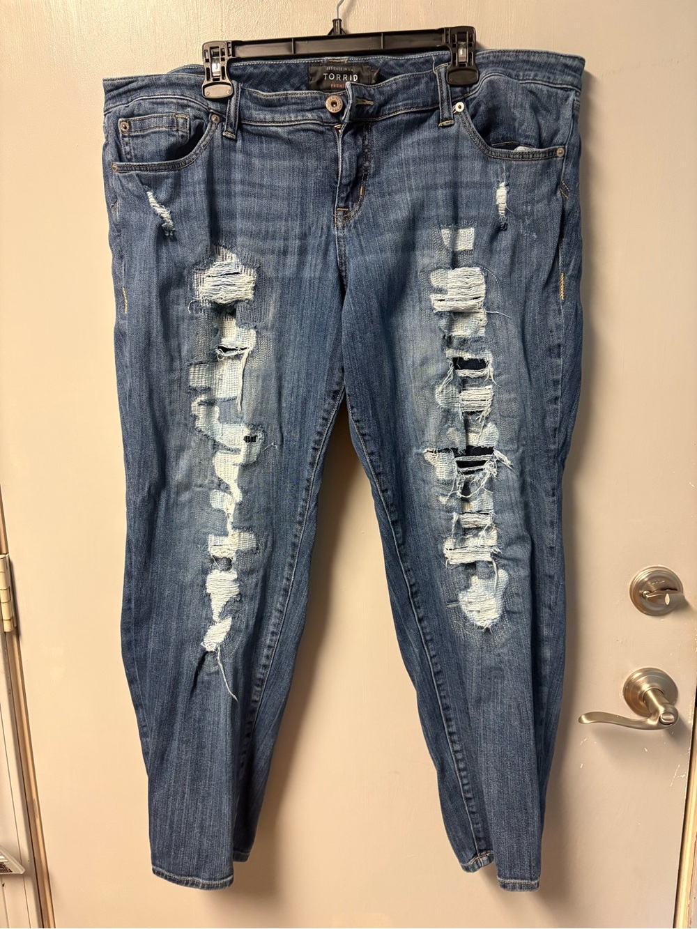 Torrid Women's Distressed Blue Denim Jeans  Boyfriend style Size 20